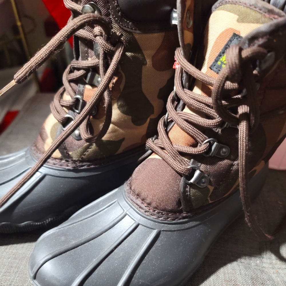 Duck boots